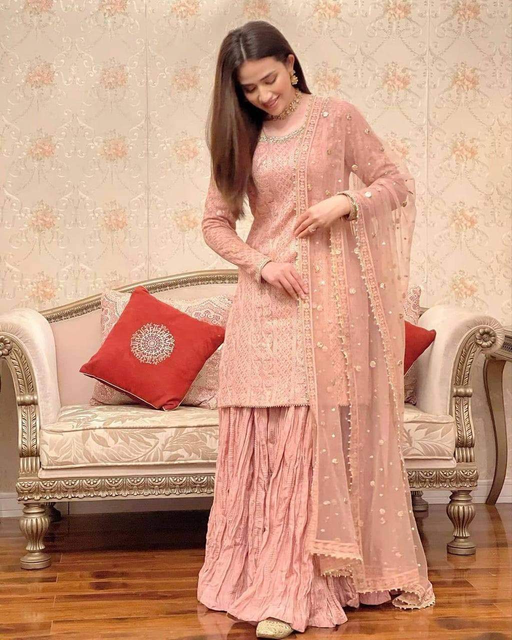 Maroon Velvet Punjabi Suit 133457 | Patiala salwar suits, Patiala suit,  Indian outfits